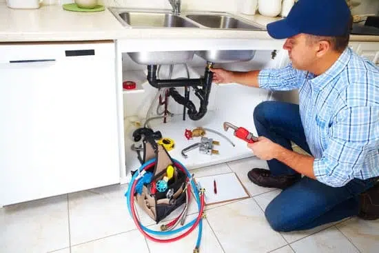 How Much Do Emergency Plumbers Charge in the UK